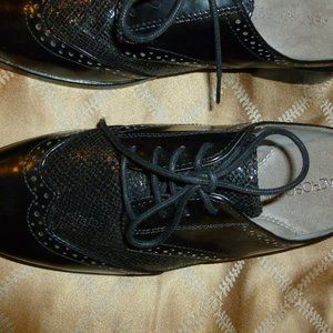 New Black patent womens wing tip slip on shoe Size 9